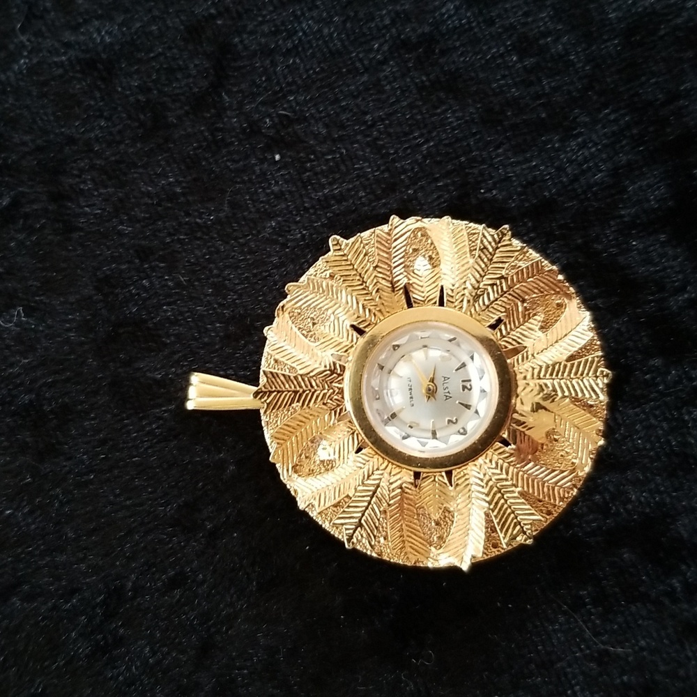 Alsta Pendant Watch
